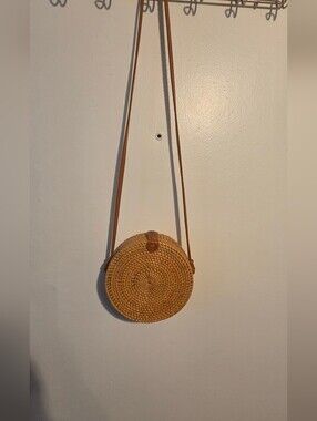 Round Woven Crossbody Bag in Tan